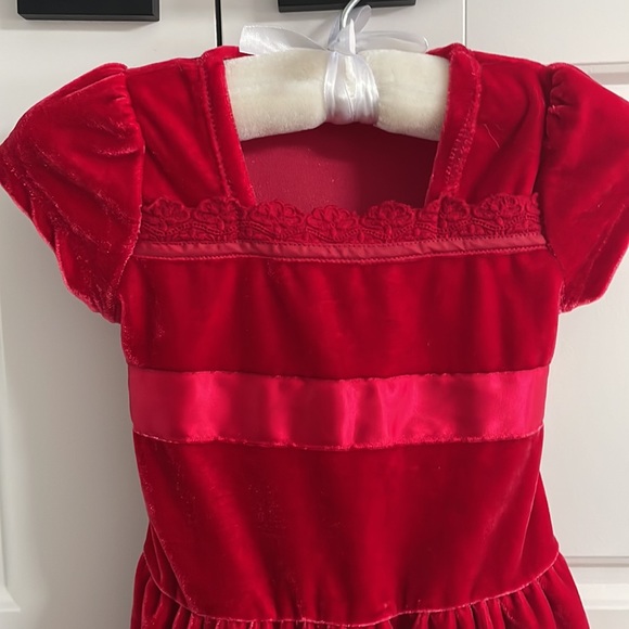 Red velvet tiered sparkle holiday dress cap sleeves lace and sash - Picture 3 of 7